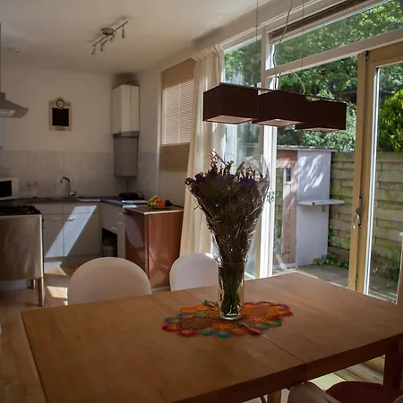 Studio With Garden In The Oost * Ámsterdam